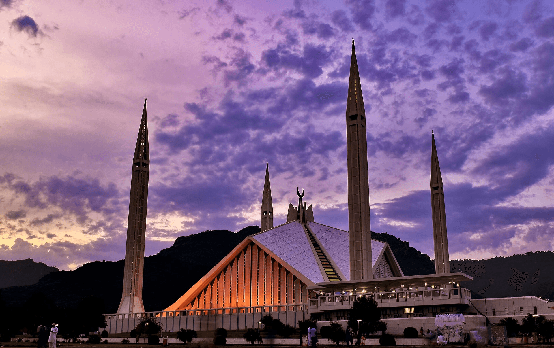 Faisal Mosque in Islamabad at dusk, featured as part of the Explore Islamabad guide from Cyrus One.